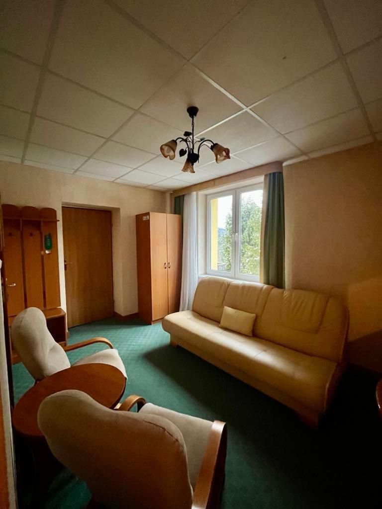 Pensjonat Henryk Krynica Zdroj Exterior foto